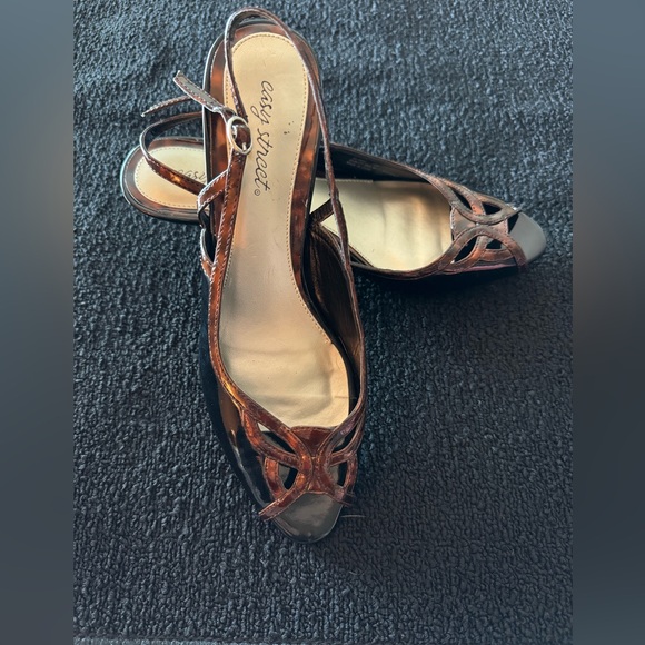 easy street Shoes - Classy Vintage Easy Street 2.5” Heels